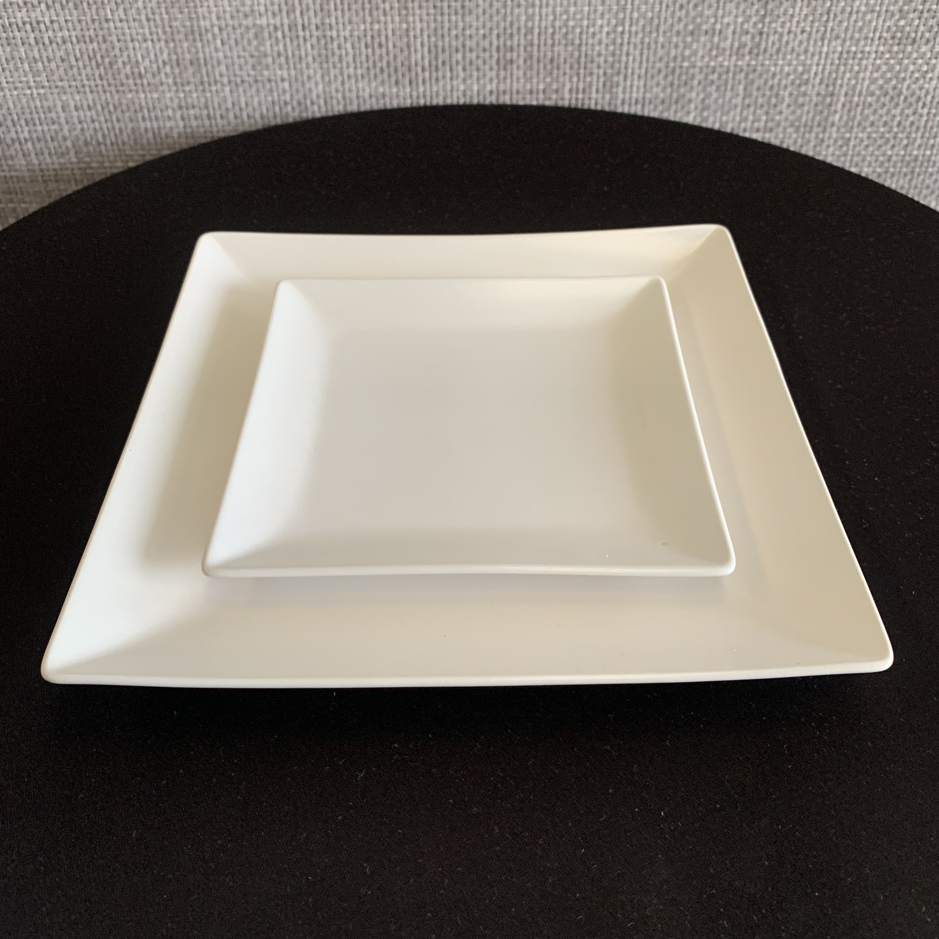 Assiette carré blanc mat 18x18